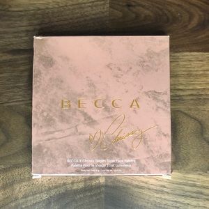 BECCA X Chrissy Teigen Glow Face Palette